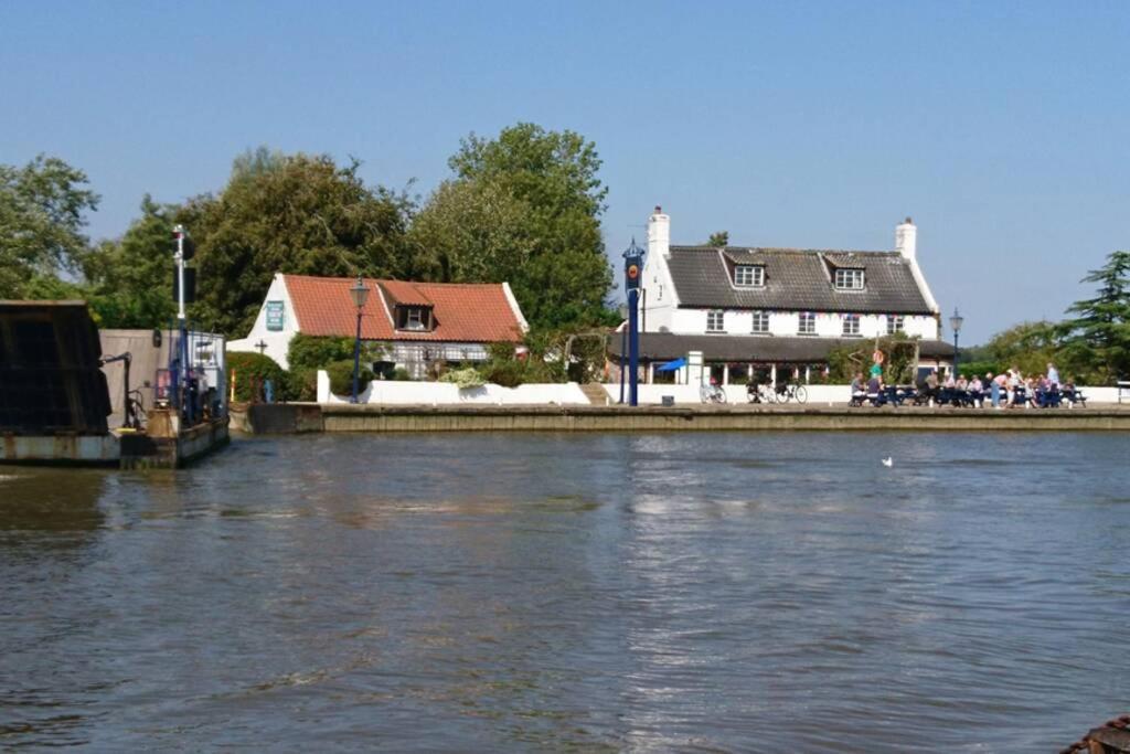 Lowlands Cottage Beccles Luaran gambar
